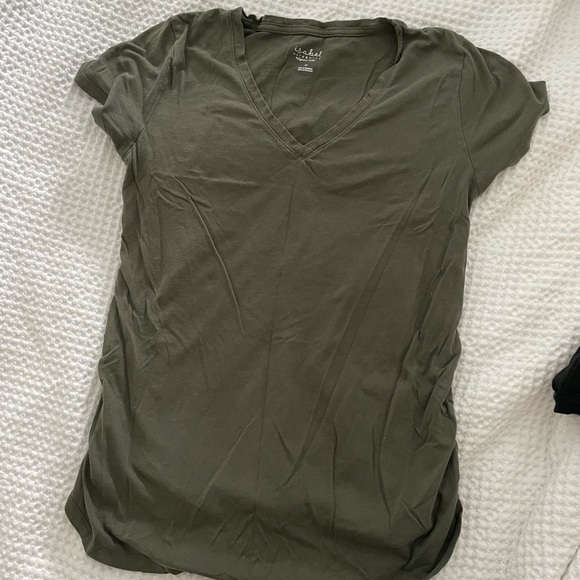 Lot of Maternity t shirts, tank tops, long sleeve! - Picture 4 of 7